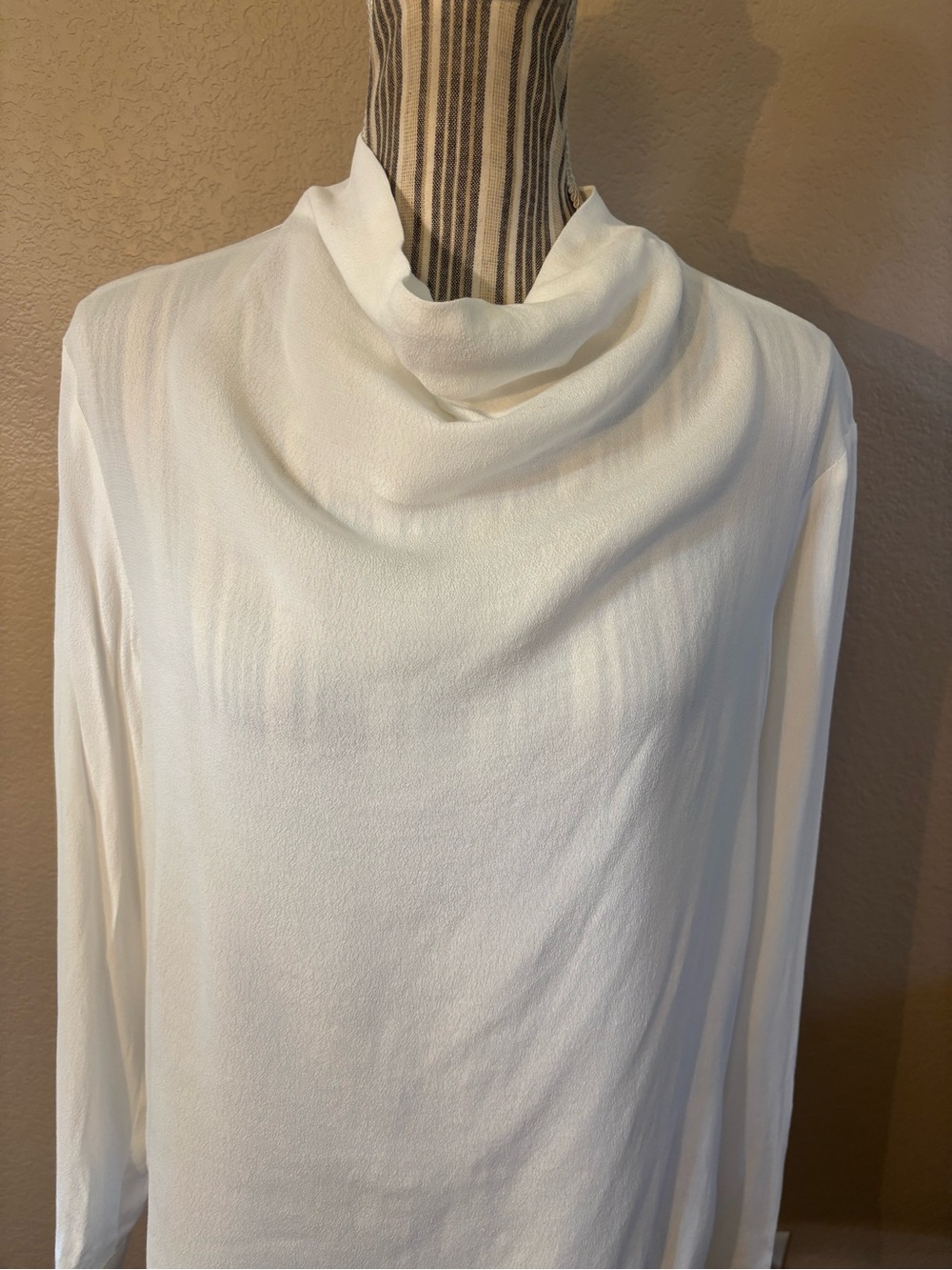 NWT H&M Blouse Size 6 Ivory Cowl Neck Long Sleeve Flowy Classy 2-Button Close - Picture 3 of 15